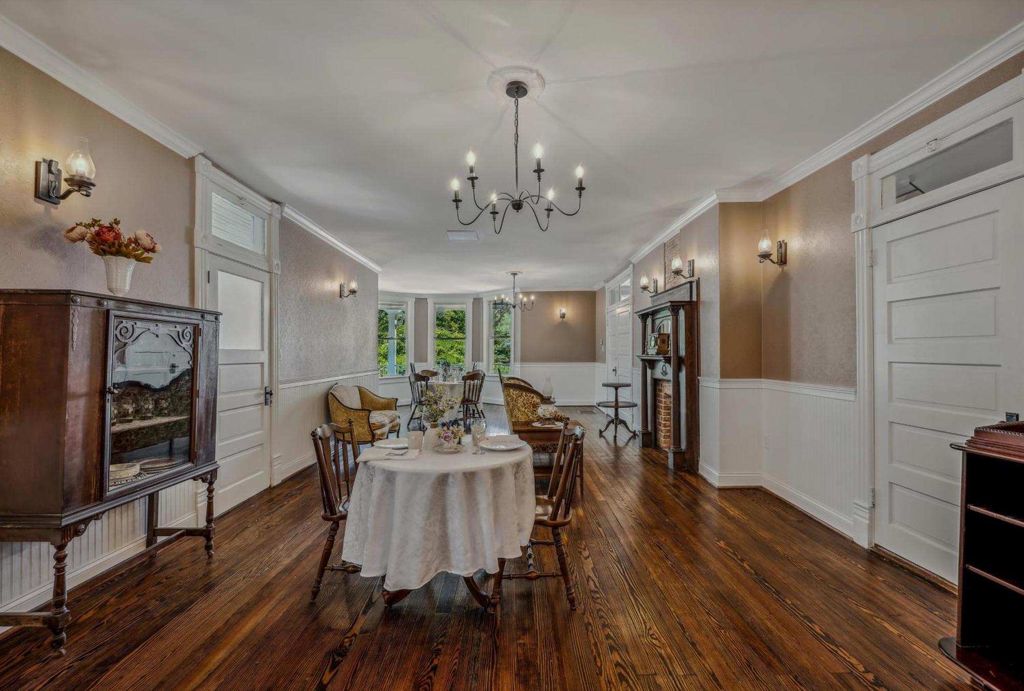 The Grand Castalian Inn Bed And Breakfast Беркли-Спрингс Экстерьер фото